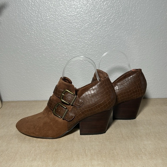 Bella Vita Thea Ankle Boots - Picture 9 of 14